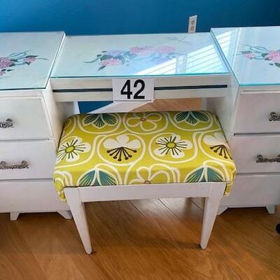 LOT#42B1: Cavalier Furniture Mid-Century Vanity