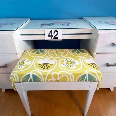 LOT#42B1: Cavalier Furniture Mid-Century Vanity