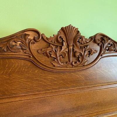LOT#55B2: Full Size Antique Oak Bed