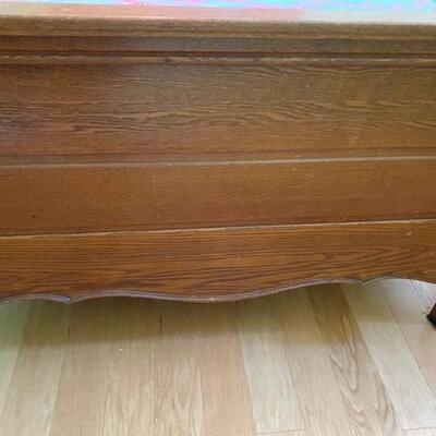 LOT#55B2: Full Size Antique Oak Bed