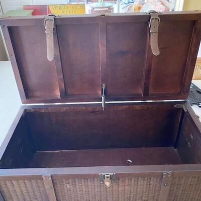 LOT#60D: Wicker Trunk