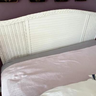 LOT#69MB: Queen Size Bedroom Set