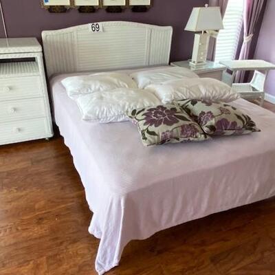LOT#69MB: Queen Size Bedroom Set