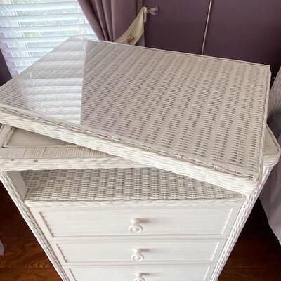 LOT#69MB: Queen Size Bedroom Set