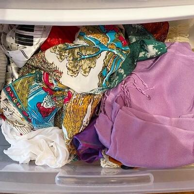 LOT#72MB: Closet Lot #2