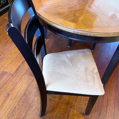 LOT#76D: Thomasville Dining Table and Chairs