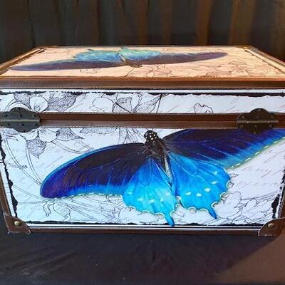 LOT#110D: Butterfly Trunk