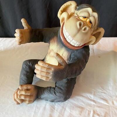 LOT#142D: Monkey DÃ©cor Lot #1