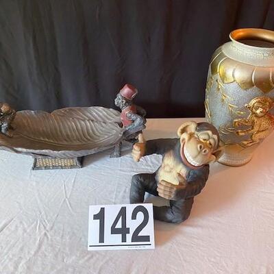 LOT#142D: Monkey DÃ©cor Lot #1