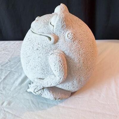 LOT#176L: Frog Statue