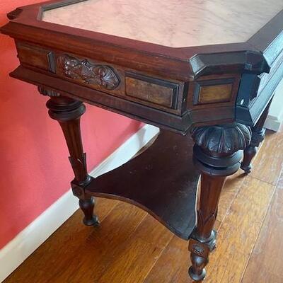 LOT#177L: Victorian Marble Top Table