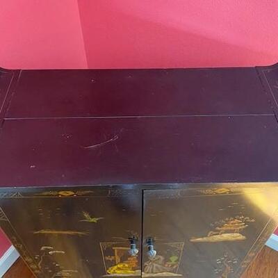 LOT#179L: Chinoiserie Cabinet