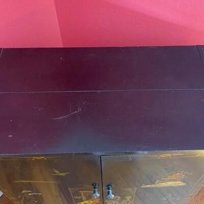 LOT#179L: Chinoiserie Cabinet