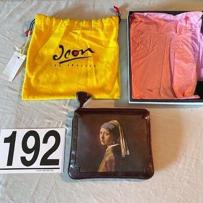 LOT#192L: Icon Leather Purse