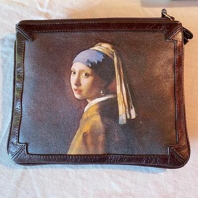 LOT#192L: Icon Leather Purse