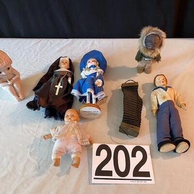LOT#202L: Doll Lot #2