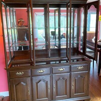 LOT#215L: Mirrored Hutch