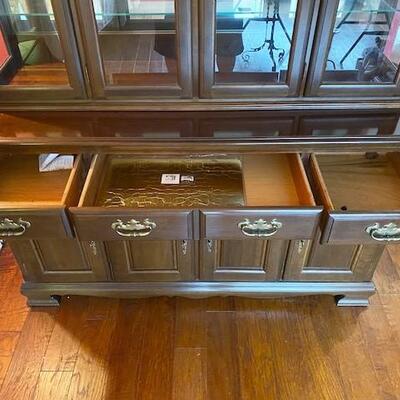 LOT#215L: Mirrored Hutch