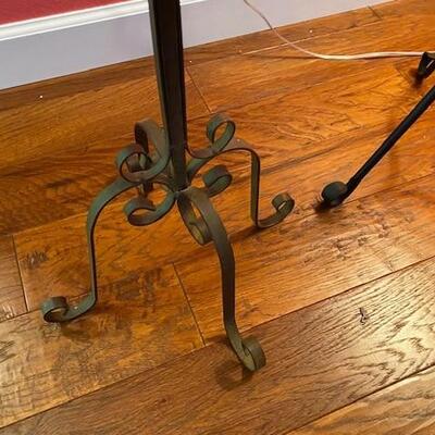 LOT#218L: Stand Lot