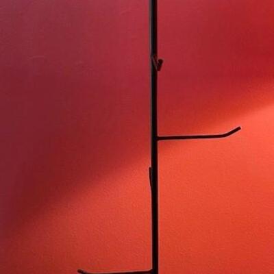 LOT#218L: Stand Lot