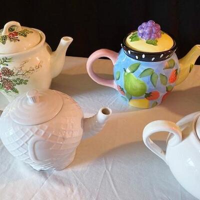 LOT#223L: Teapot Lot #2