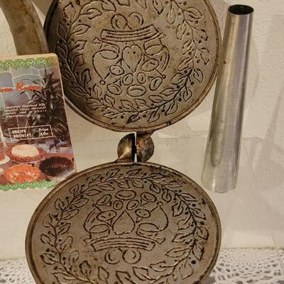 Lot 17: Vintage Nordic Ware Scandinavian Krumkake Iron