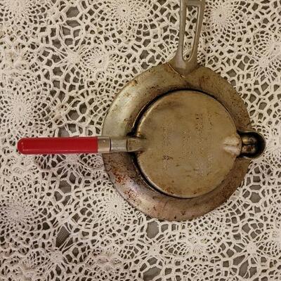Lot 17: Vintage Nordic Ware Scandinavian Krumkake Iron