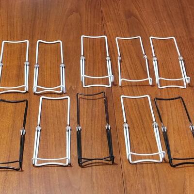 Lot 91: Display Stands Lot Black & White