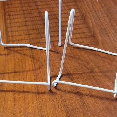 Lot 93: Risers. Dish Racks and Plate Stands