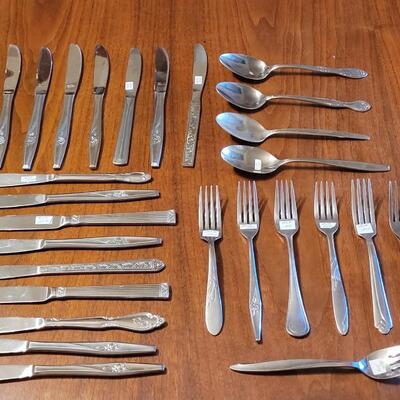 Lot 97: Vintage Mixed Flatware