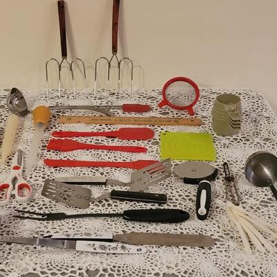 Lot 102: Kitchen Utensils Lot