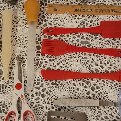 Lot 102: Kitchen Utensils Lot