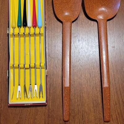 Lot 113: Mid Century Modern Fondue Forks and Plastic Serving Utensils