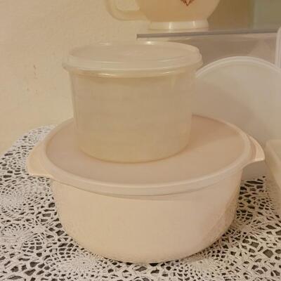 Lot 117: Tupperware Lot