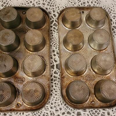 Lot 119: (2) Vintage Ekco Muffin Pans