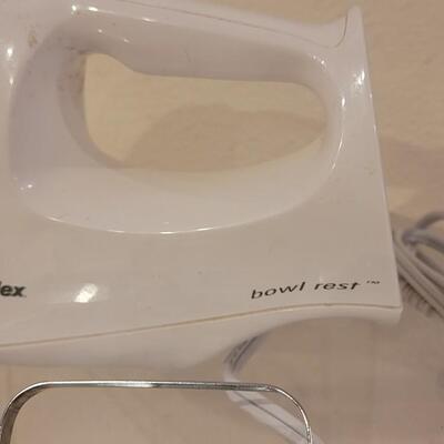 Lot 125: Proctor Silex Electric Hand Mixer