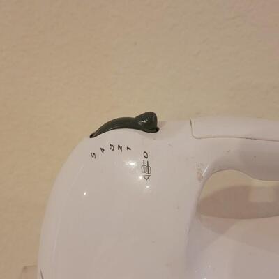Lot 125: Proctor Silex Electric Hand Mixer