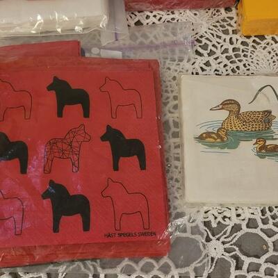 Lot 128: Disposable Napkins, Placemat, Snowflakes and Leaves