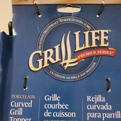 Lot 143: 12" Skillet with Lid & Grill Life