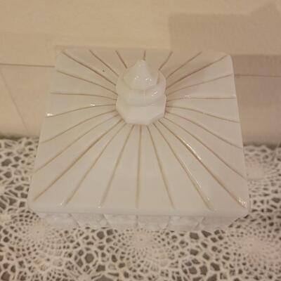 Lot 174: Vintage Milk Glass Candy Dish
