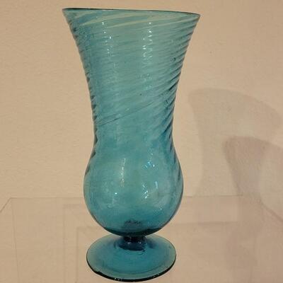 Lot 179: Vintage Blue Glass Vase