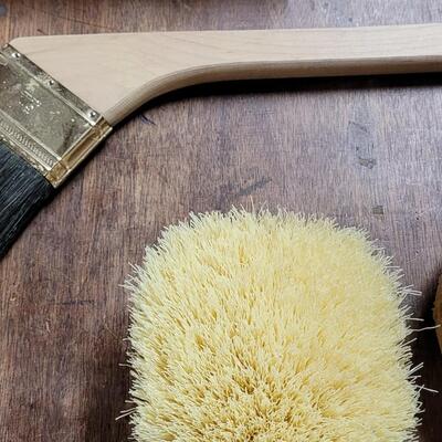 Lot 225: Sponges, Brushes, Twine, String and Tools for Hanging Wallpaper
