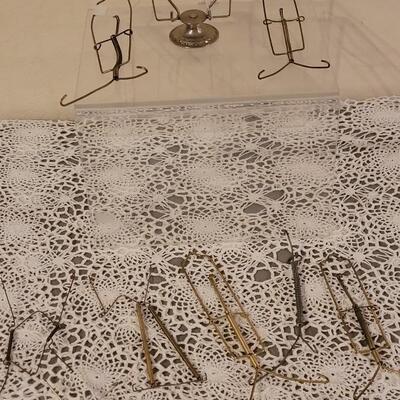 Lot 274: Plate Hangers and (1) Decorative Stand