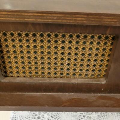 Lot 295: Mid Century Modern QUALITY SOUND Stereo Multiplex 37" Ã— 8.75" Ã— 6"