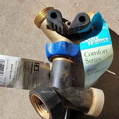 Lot 305: Water Timer and New Brass Y Connector