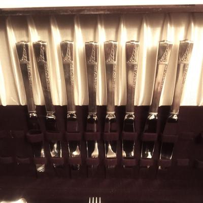 NOBILITY SILVER PLATE "ROYALE ROSE" UTENSILS IN WOODEN STORAGE BOX