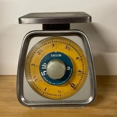 Vintage Kitchen Scale