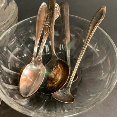 Lot 475: Elegant Crystal & Glassware Service Ware