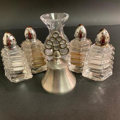 Lot 475: Elegant Crystal & Glassware Service Ware