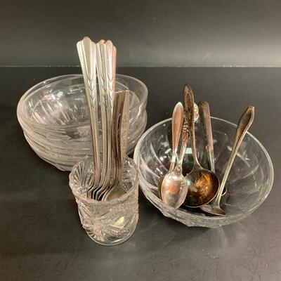 Lot 475: Elegant Crystal & Glassware Service Ware